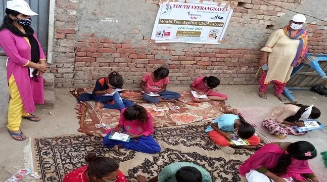 विश्व बाल श्रम निषेध दिवस पर यूथ वीरांगनाओं ने बच्चों को शिक्षा के लिए किया प्रेरित