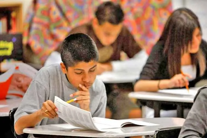 12वीं के बाद किस फील्ड को बनाएं अपना करियर