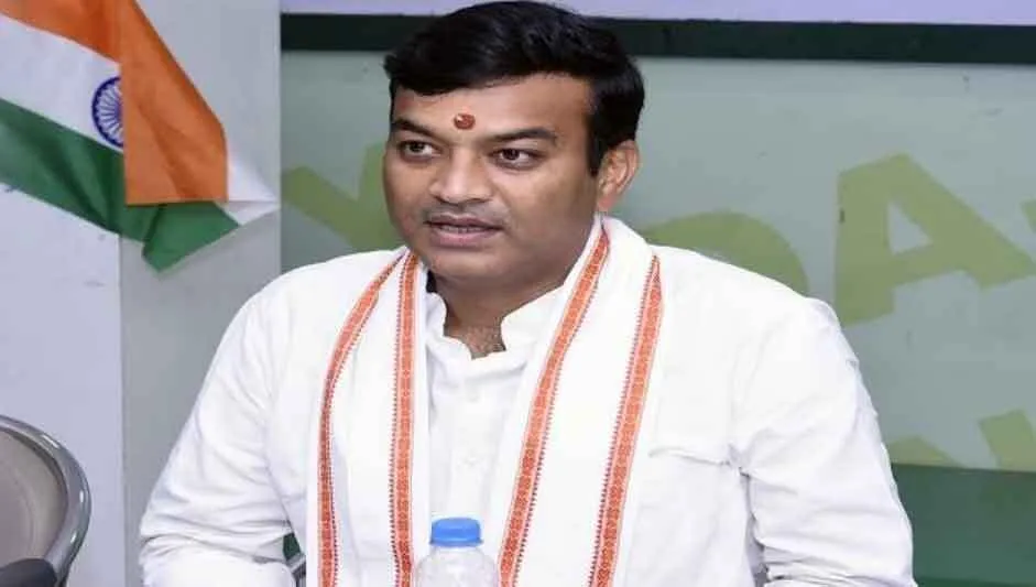 शायर मुनव्वर राणा के बयान पर बोले यूपी के मंत्री-भारतीयों के खिलाफ खड़े होने वाले एनकाउंटर में मारे जाएंगे