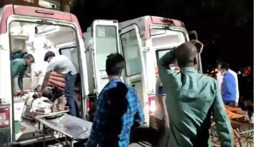दु:खद: बाराबंकी सड़क हादसे में ट्रैक्टर-ट्रॉली सवार 4 श्रद्धालुओं की मृत्यु, 30 घायल