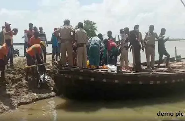 बिहार: नौका के पलटने से एक महिला समेत 5 लोगों की डूबकर मौत, दो लापता
