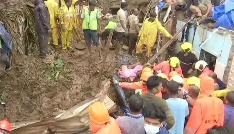 महाराष्ट्र के चेंबूर में दीवार गिरी, 11 लोगों की मौत