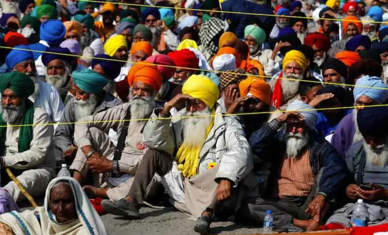 किसानों की मांगों पर प्रशासन कर रहा विचार