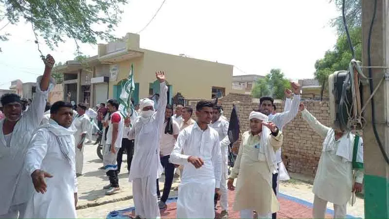 बीजेपी की बैठक शुरू होने से पहले किसानों ने किया विरोध प्रदर्शन