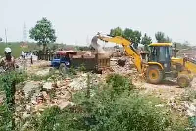 फरीदाबाद के खोरी गांव में 10 हजार मकानों की तोड़फोड़ शुरू
