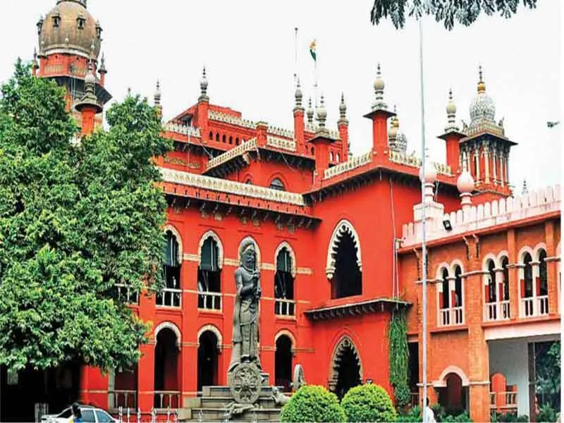 मद्रास उच्च न्यायालय ने खारिज की अभिनेता विजय की याचिका, लगाया एक लाख का जुर्माना
