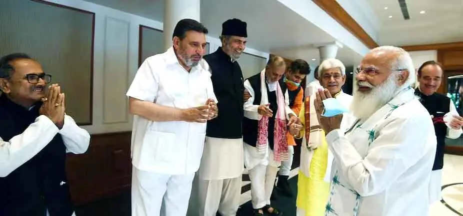 आवश्यक है कश्मीरियों का दिल जीतना