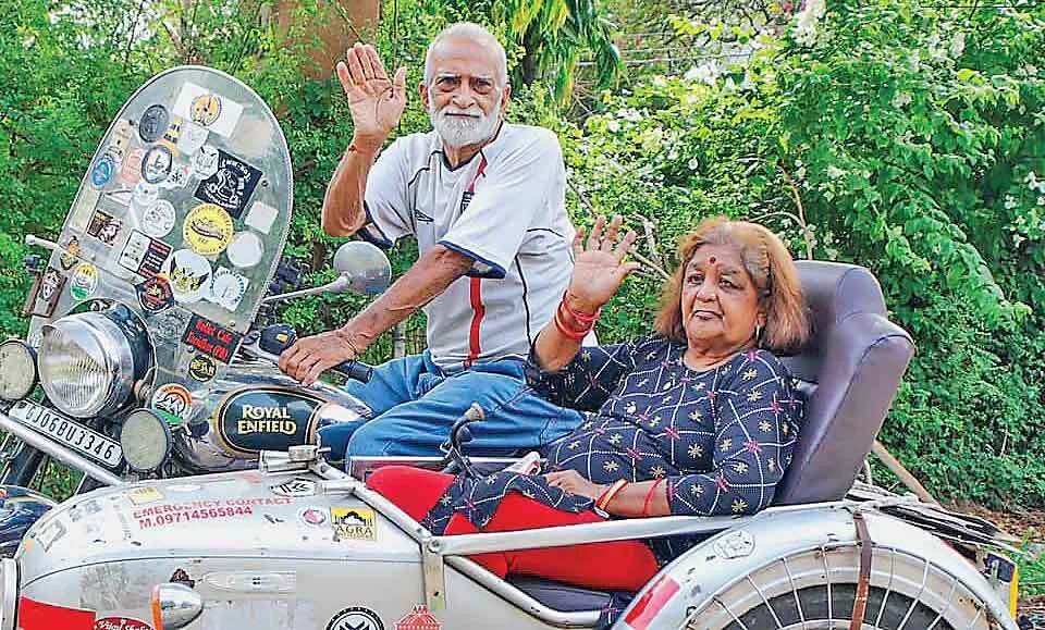 जिंदादिल बुजुर्ग ने साइडकार जड़ित बुलेट मोटरसाइकिल पर घूम डाला पूरा भारत