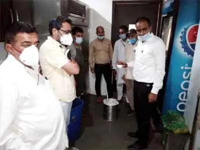 होटल का निरीक्षण कर भरे सैम्पल