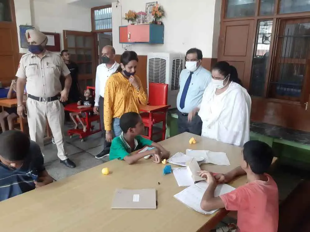 सेशन जज श्रीमती मनीषा बतरा ने मदर टेरेसा होम और बाल पुनर्वास केंद्र का किया निरीक्षण