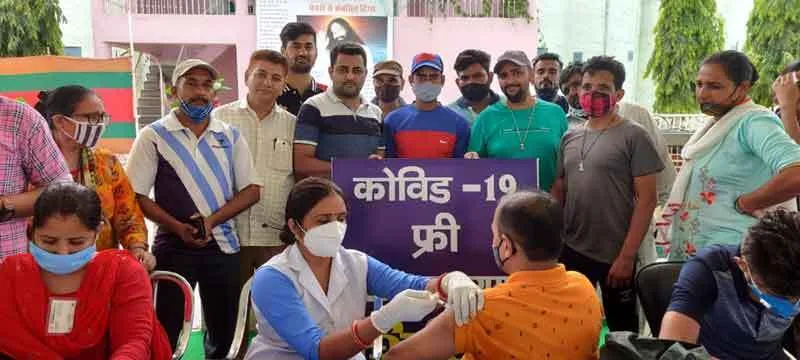 शाह सतनाम जी बाॅयज स्कूल के प्रांगण में कोरोना वैक्सीनेशन कैंप आयोजित, 350 लोगों को लगी वैक्सीन