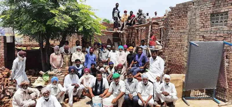 ब्लॉक बुट्टर बद्धनी की साध-संगत ने जरूरतमंद को बनाकर दिया ‘आशियाना’