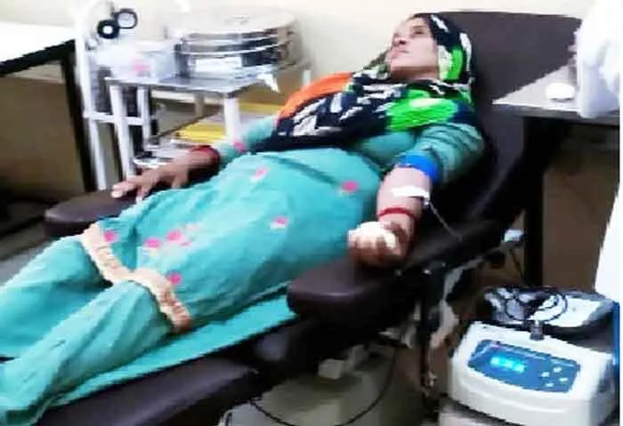 संतोष इन्सां ने रक्तदान कर बचाई जान