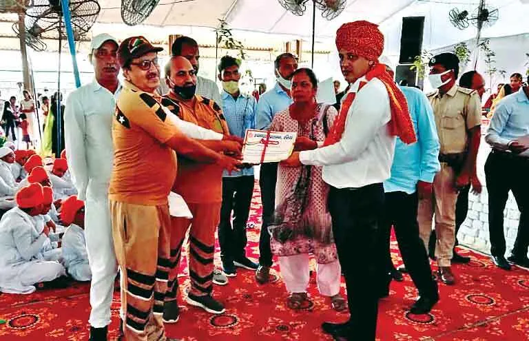 कोरोना काल में बेहतरीन सेवाओं के लिए रतिया ब्लॉक के डेरा अनुयायी सम्मानित
