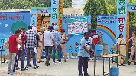 1152 पदों के लिए 9700 ने दी लिखित परीक्षा, चौकन्ना रही पुलिस