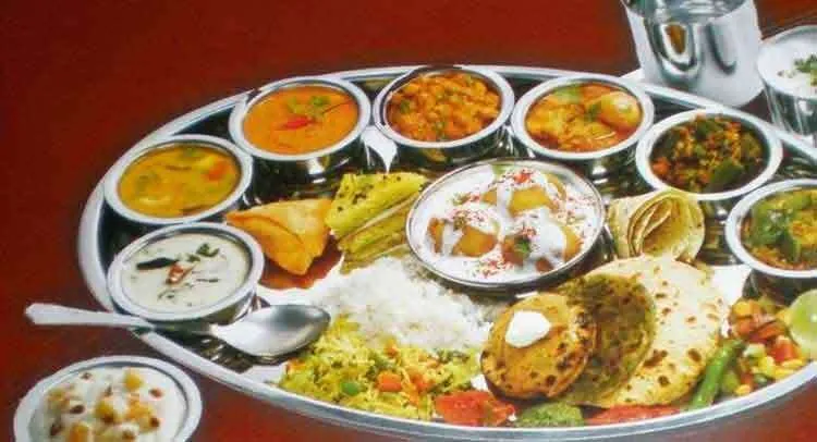 भोजन करते वक्त इन बातों का रखें ध्यान