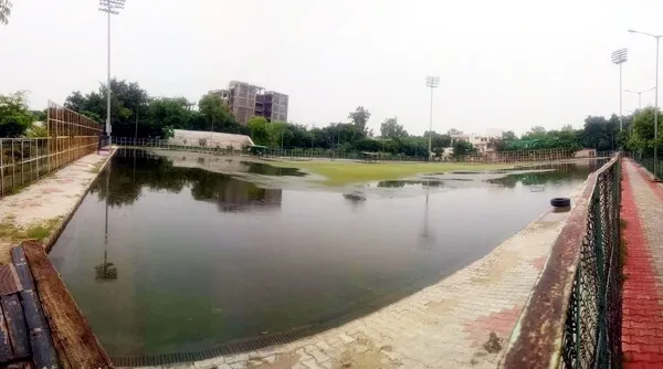 एस्ट्रोटर्फ मैदान है खराब, ऐसे कैसे तैयार होंगे हॉकी के जादूगर