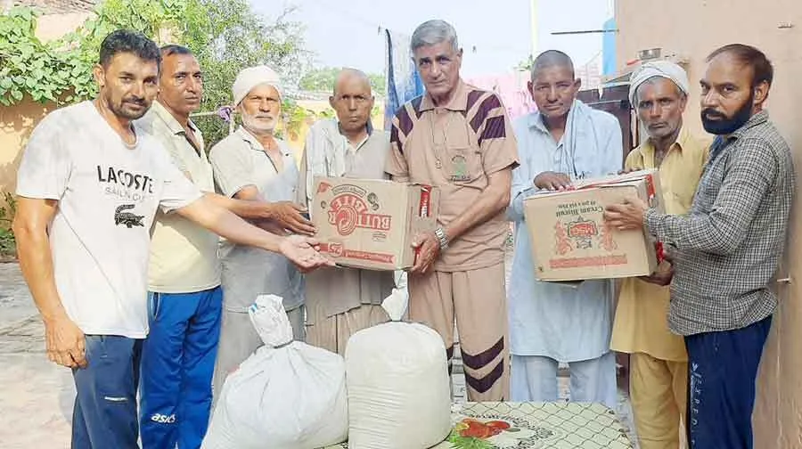 भड़ताना की साध-संगत ने जरूरतमंदों को बांटा राशन