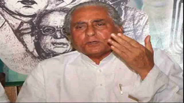 मंत्री जी का विवादित बयान- जींस पहनने वाले नहीं कर सकते राजनीति