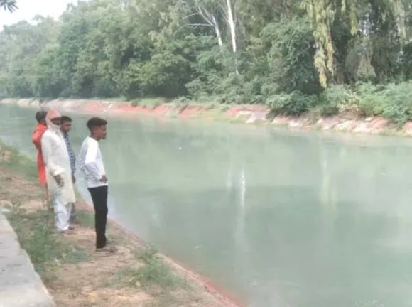 मजदूरी कर लौट रहे पिता-पुत्र बाइक सहित भाखड़ा में गिरे