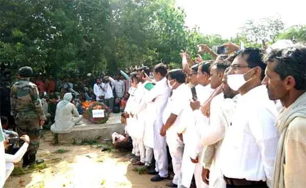 शहीद दिनेश स्वामी का राजकीय सम्मान के साथ अंतिम संस्कार