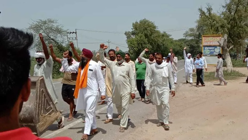 9 गांवों के किसानों ने रूकवाया नेशनल हाईवे का कार्य