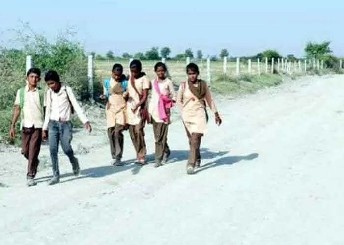 अब छात्राओं को पैदल नहीं जाना पड़ेगा स्कूल