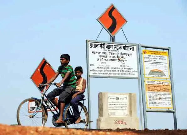 …तब पूरे ग्लोब के 15 चक्कर लगाने के बराबर देश में बनाई गई सड़कें