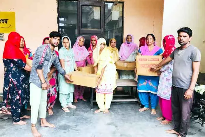 पावन अवतार माह : नामचर्चा में सफीदों की साध-संगत ने जरूरतमंद परिवारों को दिया राशन