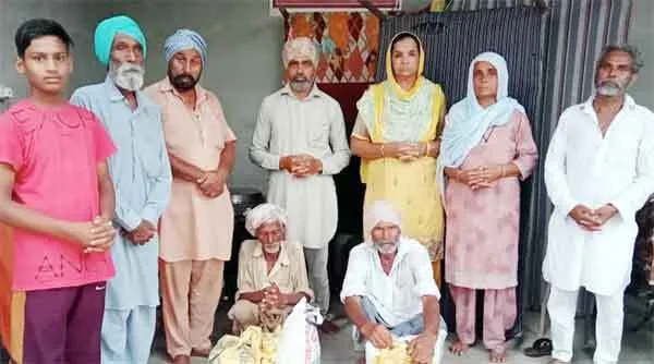 साध -संगत ने जरूरतमंद परिवारों को बांटा राशन