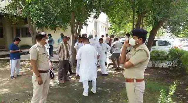 मासूम को फांसी पर लटका फंदे पर झूली विवाहिता