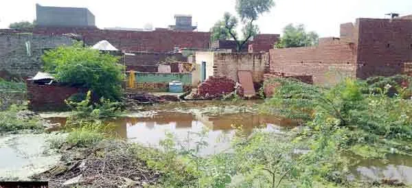 हालात-ए-प्रशासन। किसानों व आमजन के लिए के लिए मुसीबत बना बरसाती पानी, महिलाओं ने किया भट्टू-चौपटा रोड़ जाम