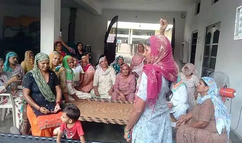 किसान आंदोलन को बल देने के लिए महिलाओं ने नये रूप से चलाया अभियान