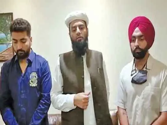 पंजाबी सिंगर एमी विर्क व जानी ने मुस्लिम समाज से मांगी माफी