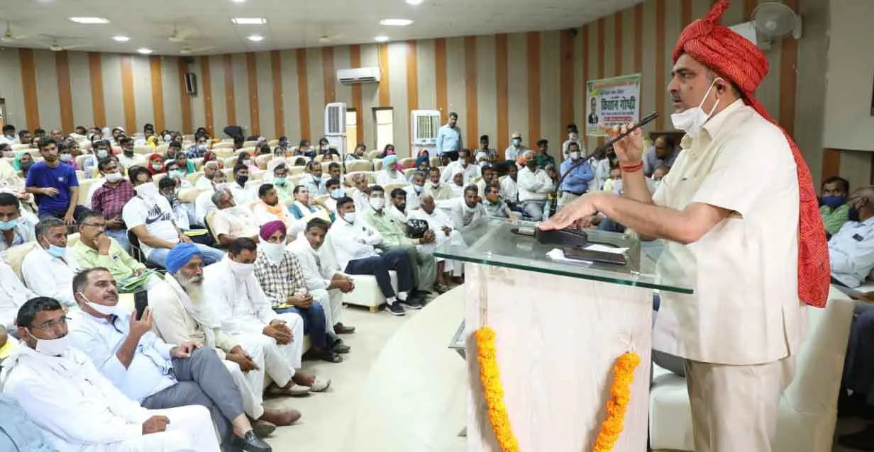 किसान के अनुभव, वैज्ञानिक की तकनीक और सरकार की सुविधा से ही होगा अन्नदाता का भला : प्रोफेसर बी.आर. काम्बोज