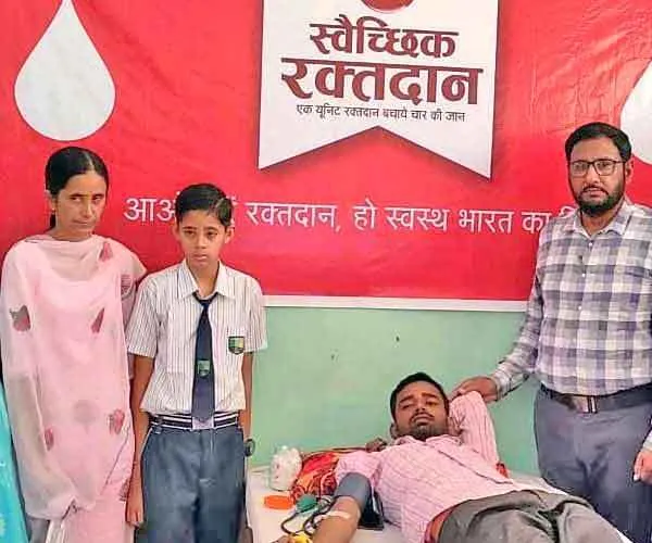 रक्तदान कर शिक्षक को दी श्रद्धांजलि, 74 यूनिट रक्तदान