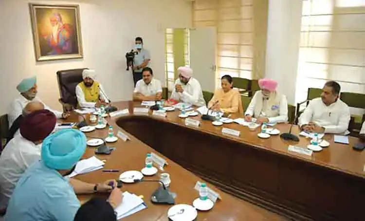 कैबिनेट बैठक में कच्चे कर्मचारियों के हाथ लगी निराशा, मांगों पर नहीं हुई कोई चर्चा