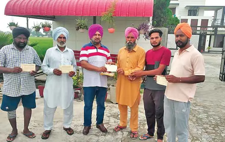 168 भूमिरहित परिवारों को बांटे कर्ज माफी के चैक