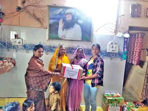 मध्यप्रदेश (सच कहूँ न्यूज)। ब्लॉक आमला की साध-संगत ने ाहापरोपकार माह की खुशी में 5 जरूरतमंद परिवारों को राशन वितरित किया।