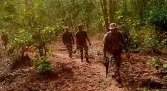 उरी में सुरक्षा बलों के साथ मुठभेड़ में दो आतंकवादी ढेर, तीन जवान घायल