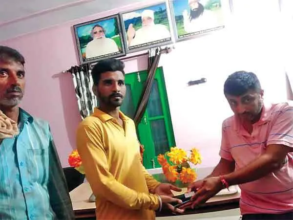 आज भी ईमानदारी को जिंदा रखे हुए हैं, डेरा अनुयायी अशोक इन्सां…