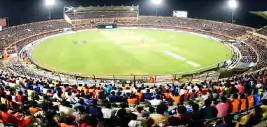 आईपीएल में दर्शकों की सीमित संख्या में होगी वापसी