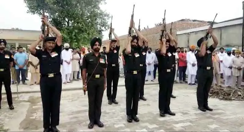 शहीद जवान हरमीत सिंह राजकीय सम्मान के साथ पंचतत्व में विलीन