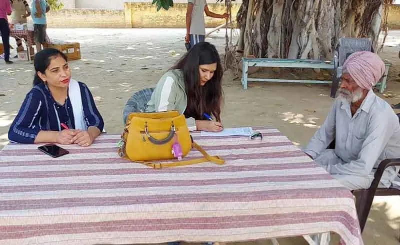 नि:शुल्क चिकित्सा जांच शिविर में हुई 141 लोगों के स्वास्थ्य की जांच