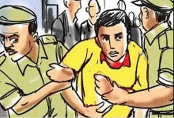 चलती बस से मोबाइल छीनकर भाग रहे चोर को ट्रैफिक पुलिसकर्मी ने दबोचा