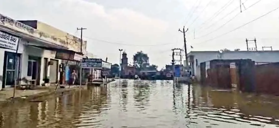 बैजलपुर, नहला, दहमान व गोरखपुर में तालाब ओवरफ्लो, बैजलपुर के दो परिवारों ने किया पलायन