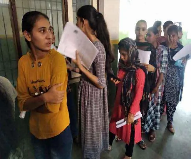 पोर्टल खराबी: प्रथम कट ऑफ में नाम आने वाले छात्र नहीं भर पा रहे फीस