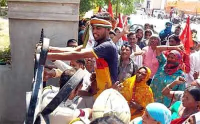 भारत की कम्युनिस्ट पार्टी मार्क्सवादी का जिला कलक्ट्रेट पर प्रदर्शन