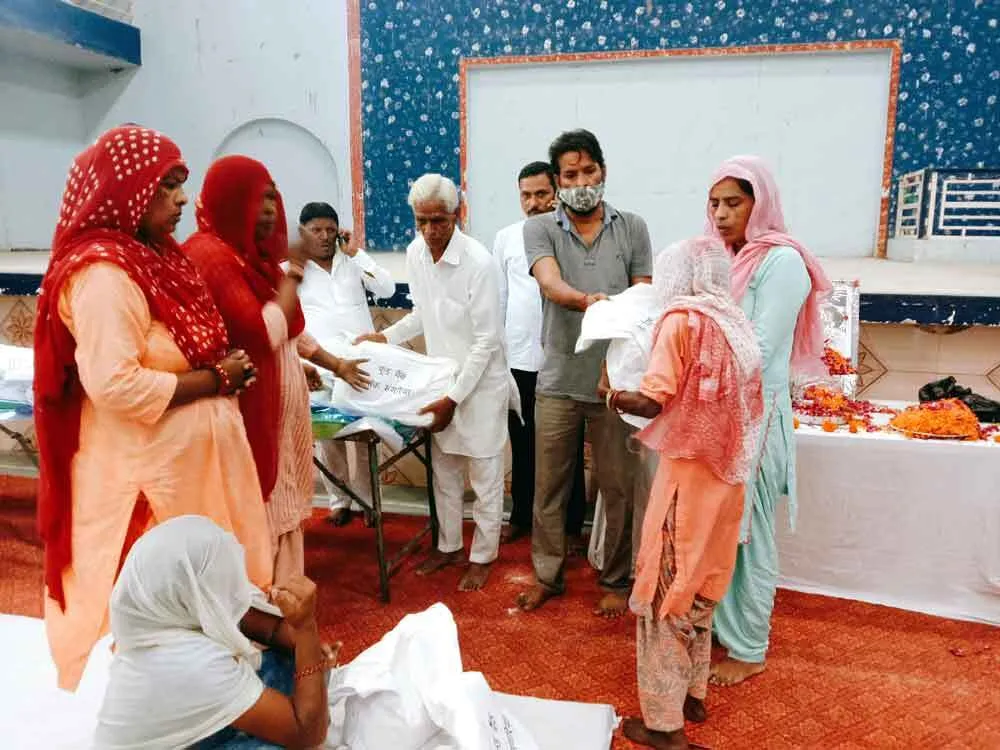 11 जरूरतमंद परिवारों को 1 माह का राशन किया वितरित