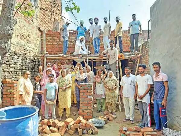 ब्लॉक बठोयी-डकाला की साध संगत ने बनाकर दिया ‘आशियाना’